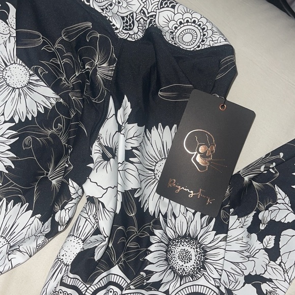 New $162 Reigning Fury HIBISCUS MATCHING SET yoga pants leggings sports bra - Picture 5 of 6